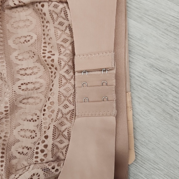 Women's Plus Size Bra - Picture 2 of 5